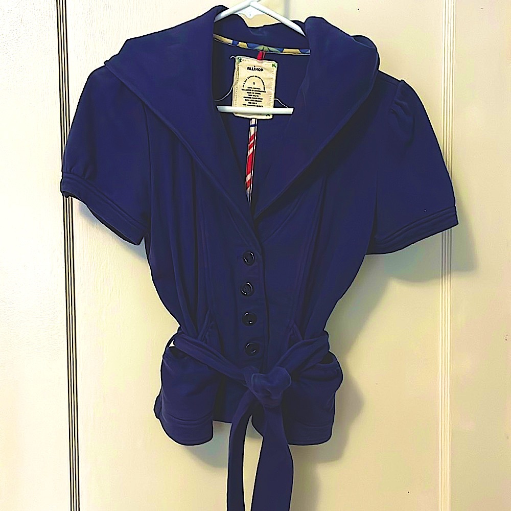 Anthropologie hoodie short sleeve jacket with tie waist belt in navy blue